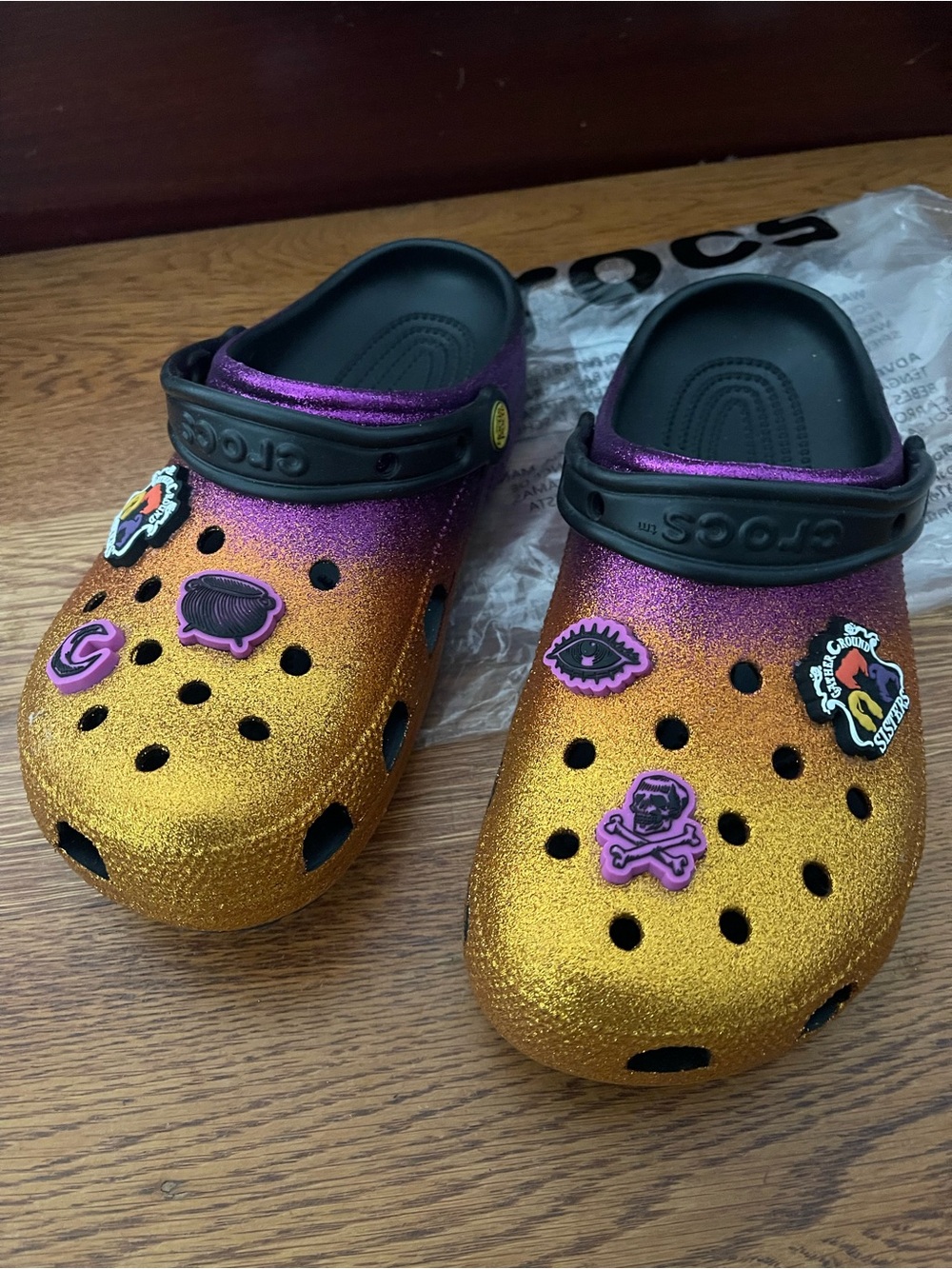 CROCS Hocus Pocus Purple to Gold Glitter Ombre Clog with Charms - Women’s 9 - Picture 6 of 7
